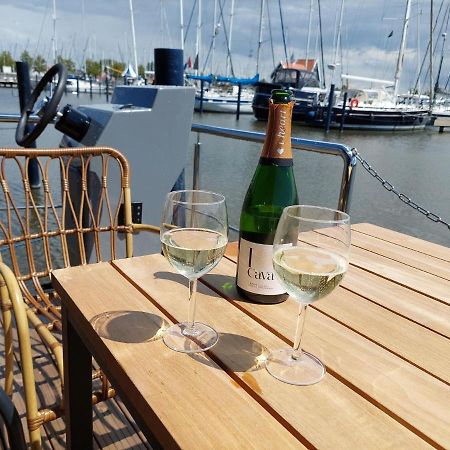 Luxury Houseboat In Volendam Marina Hotel Екстериор снимка