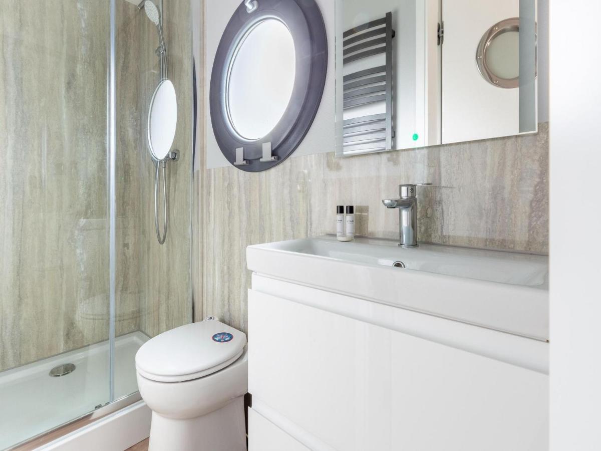 Luxury Houseboat In Volendam Marina Hotel Екстериор снимка