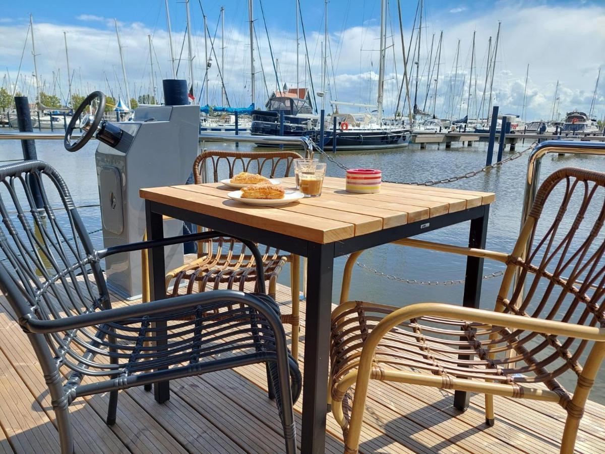 Luxury Houseboat In Volendam Marina Hotel Екстериор снимка